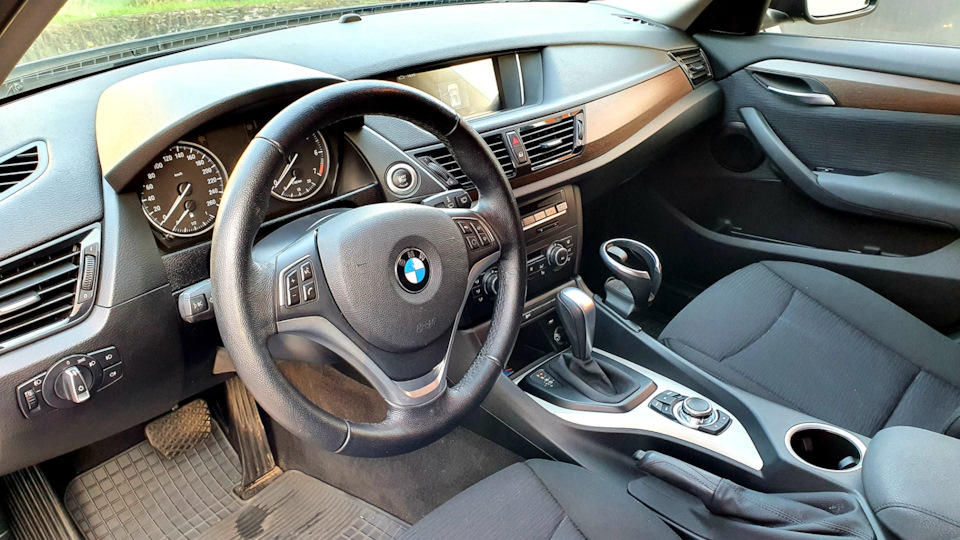 Спорт руль в BMW X1 E84